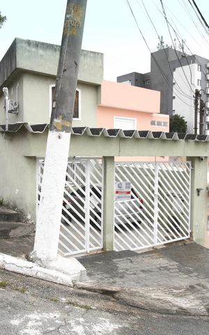 Casa para alugar com 160m², 4 quartos e 2 vagas Casa para alugar com 160m², 4 quartos e 2 vagasFachada