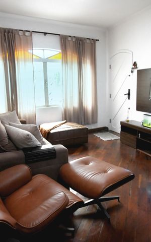 Casa para alugar com 160m², 4 quartos e 2 vagas Casa para alugar com 160m², 4 quartos e 2 vagasSala