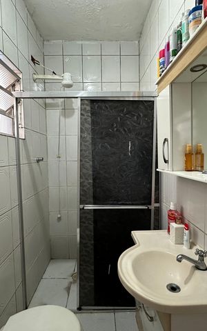 Casa para alugar com 110m², 2 quartos e 2 vagas Casa para alugar com 110m², 2 quartos e 2 vagasBanheiro