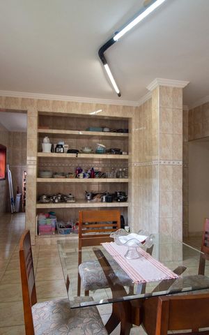 Casa para alugar com 324m², 4 quartos e 4 vagas Casa para alugar com 324m², 4 quartos e 4 vagasCozinha