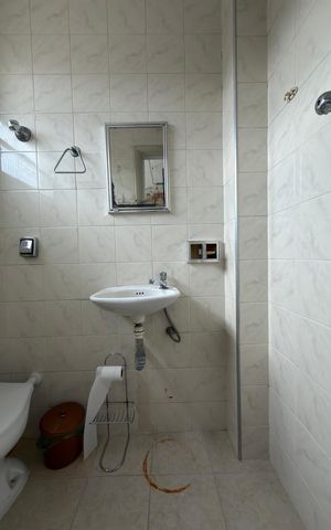 Apartamento à venda com 65m², 2 quartos e sem vaga Apartamento à venda com 65m², 2 quartos e sem vagaBanheiro de serviço