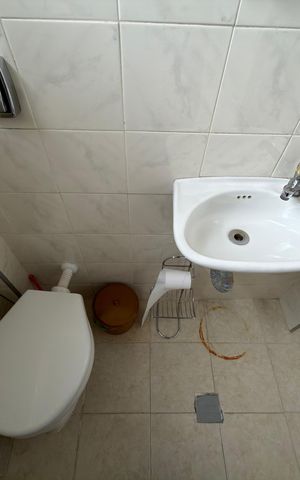 Apartamento à venda com 65m², 2 quartos e sem vaga Apartamento à venda com 65m², 2 quartos e sem vagaBanheiro de serviço