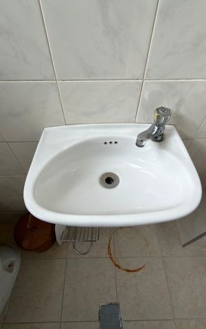 Apartamento à venda com 65m², 2 quartos e sem vaga Apartamento à venda com 65m², 2 quartos e sem vagaBanheiro de serviço