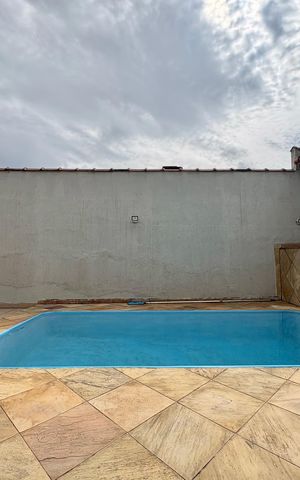 Casa de condomínio à venda com 190m², 4 quartos e 3 vagas Casa de condomínio à venda com 190m², 4 quartos e 3 vagasPiscina