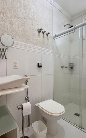 Casa de condomínio à venda com 190m², 4 quartos e 3 vagas Casa de condomínio à venda com 190m², 4 quartos e 3 vagasBanheiro da Suíte 1
