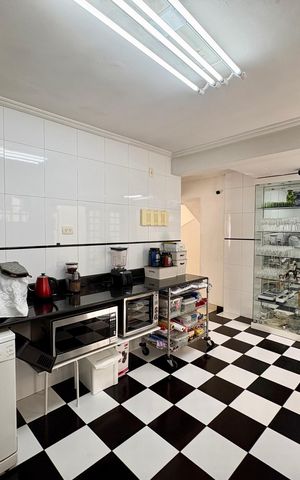 Casa de condomínio à venda com 190m², 4 quartos e 3 vagas Casa de condomínio à venda com 190m², 4 quartos e 3 vagasCozinha