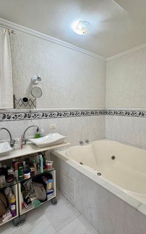 Casa de condomínio à venda com 190m², 4 quartos e 3 vagas Casa de condomínio à venda com 190m², 4 quartos e 3 vagasBanheiro da Suíte 2