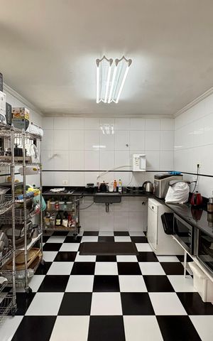 Casa de condomínio à venda com 190m², 4 quartos e 3 vagas Casa de condomínio à venda com 190m², 4 quartos e 3 vagasCozinha