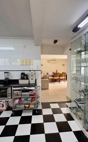 Casa de condomínio à venda com 190m², 4 quartos e 3 vagas Casa de condomínio à venda com 190m², 4 quartos e 3 vagasCozinha
