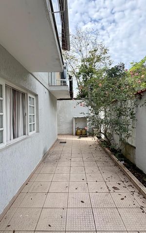 Casa de condomínio à venda com 190m², 4 quartos e 3 vagas Casa de condomínio à venda com 190m², 4 quartos e 3 vagasQuintal