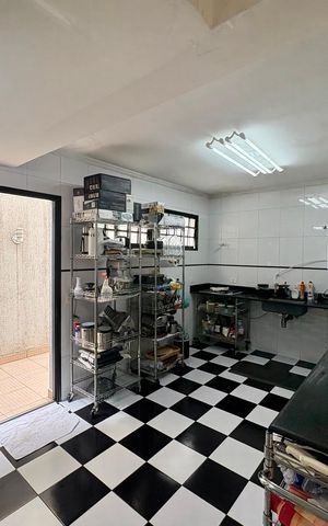 Casa de condomínio à venda com 190m², 4 quartos e 3 vagas Casa de condomínio à venda com 190m², 4 quartos e 3 vagasCozinha