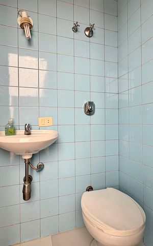 Casa de condomínio à venda com 190m², 4 quartos e 3 vagas Casa de condomínio à venda com 190m², 4 quartos e 3 vagasBanheiro Social