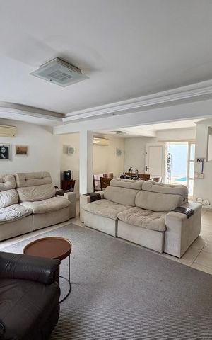 Casa de condomínio à venda com 190m², 4 quartos e 3 vagas Casa de condomínio à venda com 190m², 4 quartos e 3 vagasSala