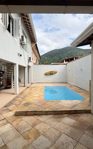 Casa de condomínio à venda com 190m², 4 quartos e 3 vagas Casa de condomínio à venda com 190m², 4 quartos e 3 vagasQuintal