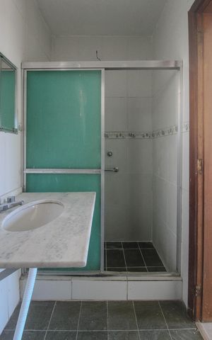 Casa para alugar com 300m², 4 quartos e 2 vagas Casa para alugar com 300m², 4 quartos e 2 vagasBanheiro da Suíte