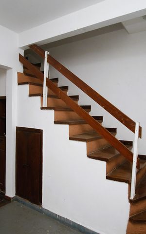 Apartamento para alugar com 84m², 2 quartos e 1 vagaEscada