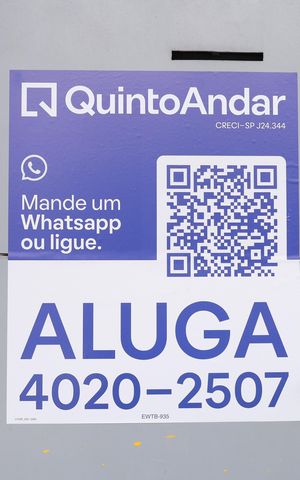Apartamento para alugar com 48m², 3 quartos e 1 vagaPlaca GRANDE instalada no portão do imóvel, dia 05.10.2026 - Código do imóvel: EWTB-935
