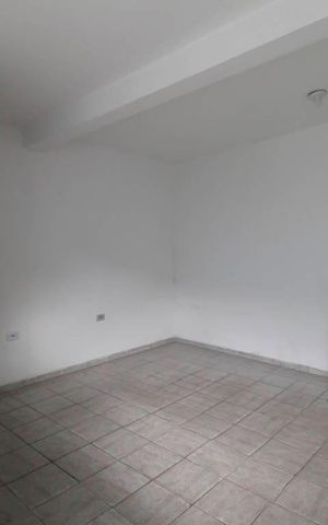 Casa para alugar com 40m², 1 quarto e sem vaga