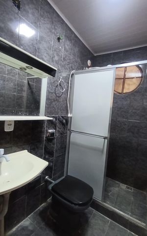 Casa para alugar com 50m², 2 quartos e 1 vaga Casa para alugar com 50m², 2 quartos e 1 vagaBanheiro