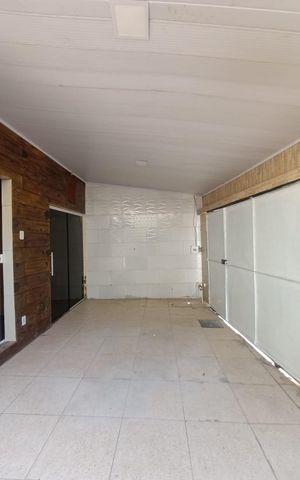 Casa para alugar com 50m², 2 quartos e 1 vaga Casa para alugar com 50m², 2 quartos e 1 vagaVaranda