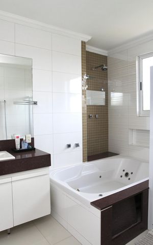 Casa de condomínio à venda com 586m², 6 quartos e 10 vagas Casa de condomínio à venda com 586m², 6 quartos e 10 vagasCasa Auxiliar