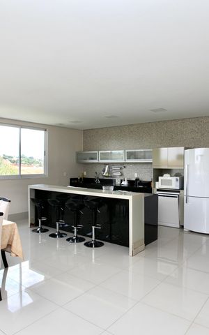 Casa de condomínio à venda com 586m², 6 quartos e 10 vagas Casa de condomínio à venda com 586m², 6 quartos e 10 vagasCasa Auxiliar