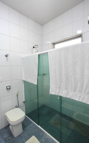 Casa de condomínio à venda com 586m², 6 quartos e 10 vagas Casa de condomínio à venda com 586m², 6 quartos e 10 vagasBanheiro - Semi Suite