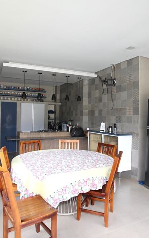 Casa de condomínio à venda com 586m², 6 quartos e 10 vagas Casa de condomínio à venda com 586m², 6 quartos e 10 vagasÁrea gourmet
