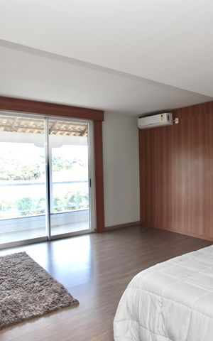 Casa de condomínio à venda com 586m², 6 quartos e 10 vagas Casa de condomínio à venda com 586m², 6 quartos e 10 vagasCasa Auxiliar