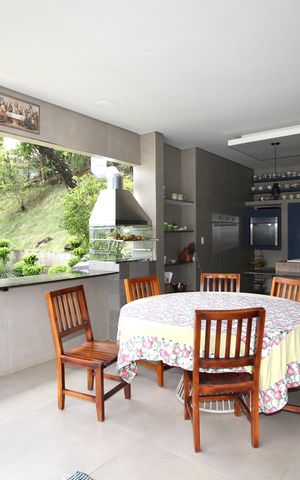 Casa de condomínio à venda com 586m², 6 quartos e 10 vagas Casa de condomínio à venda com 586m², 6 quartos e 10 vagasÁrea gourmet