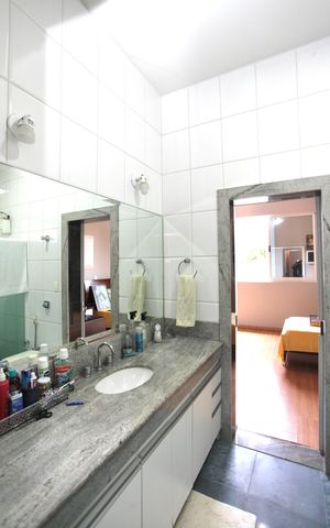 Casa de condomínio à venda com 586m², 6 quartos e 10 vagas Casa de condomínio à venda com 586m², 6 quartos e 10 vagasBanheiro - Semi Suite