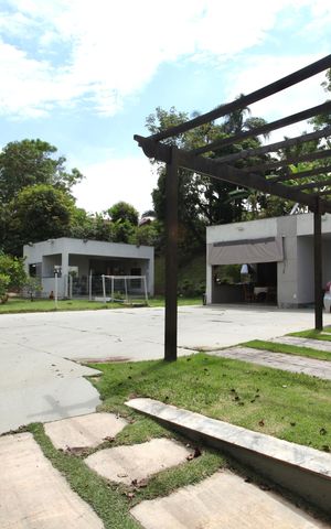 Casa de condomínio à venda com 586m², 6 quartos e 10 vagas Casa de condomínio à venda com 586m², 6 quartos e 10 vagasGaragem