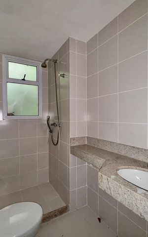 Casa de condomínio para alugar com 650m², 5 quartos e 2 vagas Casa de condomínio para alugar com 650m², 5 quartos e 2 vagasBanheiro Suíte 4