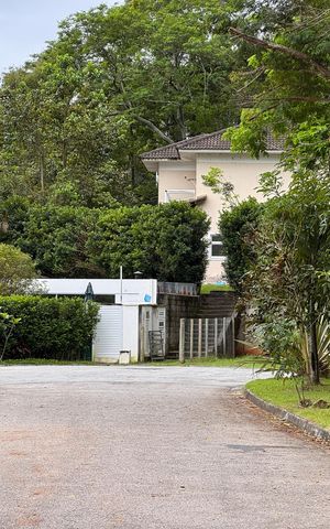 Casa de condomínio para alugar com 650m², 5 quartos e 2 vagas Casa de condomínio para alugar com 650m², 5 quartos e 2 vagasFachada