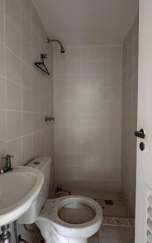 Casa de condomínio para alugar com 650m², 5 quartos e 2 vagas Casa de condomínio para alugar com 650m², 5 quartos e 2 vagasBanheiro de Serviço