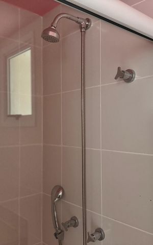 Casa de condomínio para alugar com 650m², 5 quartos e 2 vagas Casa de condomínio para alugar com 650m², 5 quartos e 2 vagasBanheiro Suíte 3