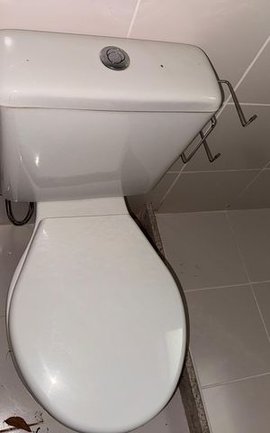 Casa de condomínio para alugar com 650m², 5 quartos e 2 vagas Casa de condomínio para alugar com 650m², 5 quartos e 2 vagasBanheiro Suíte 4