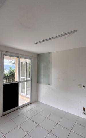 Casa de condomínio para alugar com 650m², 5 quartos e 2 vagas Casa de condomínio para alugar com 650m², 5 quartos e 2 vagasCozinha