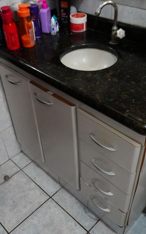 Casa à venda com 184m², 3 quartos e 2 vagasBanheiro