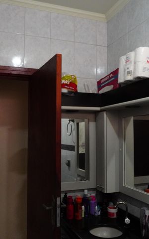Casa à venda com 184m², 3 quartos e 2 vagasBanheiro
