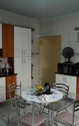 Casa à venda com 184m², 3 quartos e 2 vagasCozinha e Área de Serviço