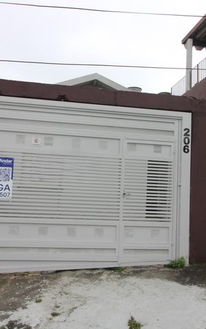 Casa para alugar com 180m², 2 quartos e 2 vagasFachada