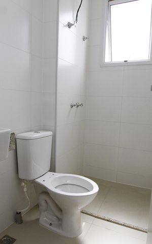 Apartamento à venda com 66m², 2 quartos e 2 vagasBanheiro da Suíte