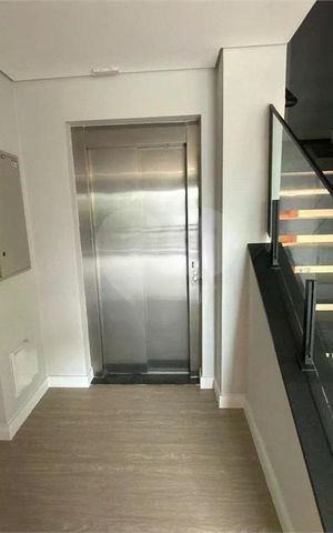 Casa de condomínio à venda com 457m², 4 quartos e 4 vagas