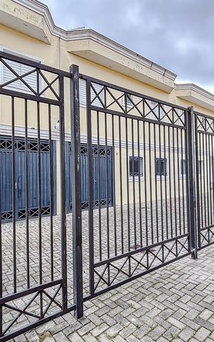 Casa de condomínio à venda com 68m², 3 quartos e 1 vagaÁrea externa