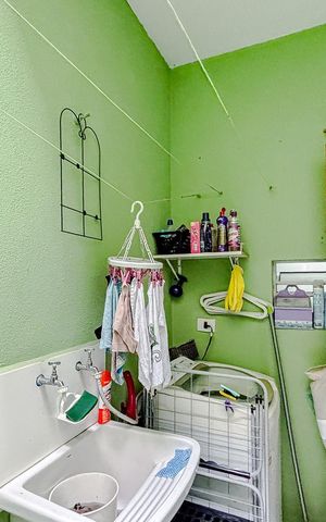 Casa de condomínio à venda com 68m², 3 quartos e 1 vagaÁrea de Serviço