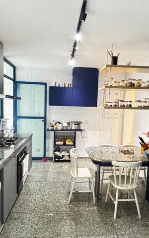 Apartamento à venda com 190m², 4 quartos e 3 vagas Apartamento à venda com 190m², 4 quartos e 3 vagasCozinha