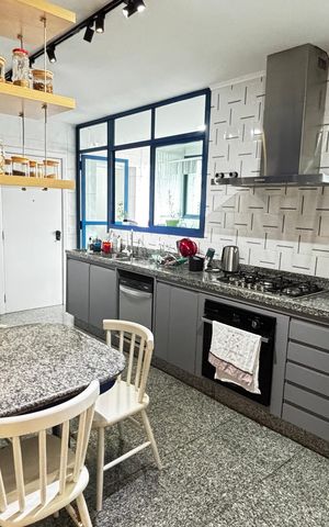 Apartamento à venda com 190m², 4 quartos e 3 vagas Apartamento à venda com 190m², 4 quartos e 3 vagasCozinha