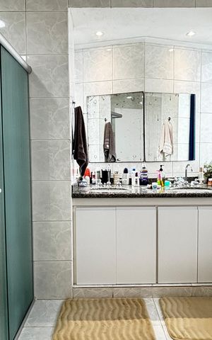 Apartamento à venda com 190m², 4 quartos e 3 vagas Apartamento à venda com 190m², 4 quartos e 3 vagasBanheiro da Suíte