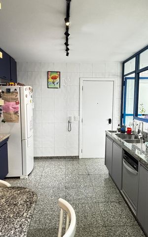 Apartamento à venda com 190m², 4 quartos e 3 vagas Apartamento à venda com 190m², 4 quartos e 3 vagasCozinha